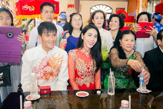 Thủy Tiên - Công Vinh thề nguyền yêu thương ở lễ hằng thuận