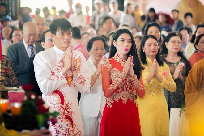 Thủy Tiên - Công Vinh thề nguyền yêu thương ở lễ hằng thuận
