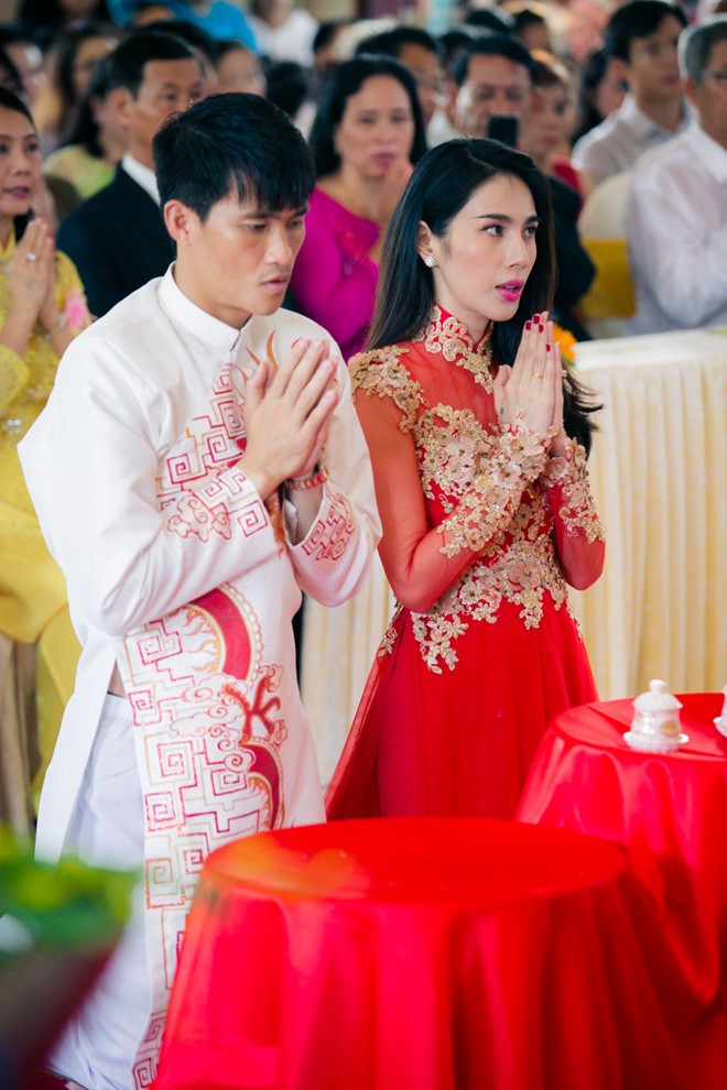Thủy Tiên - Công Vinh thề nguyền yêu thương ở lễ hằng thuận