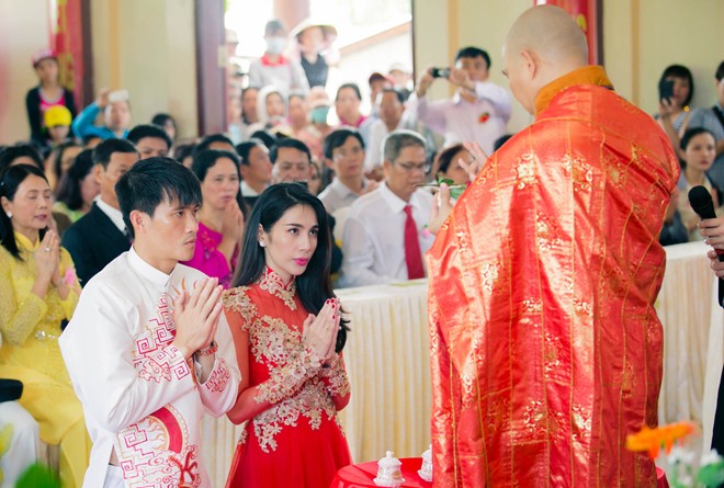 Thủy Tiên - Công Vinh thề nguyền yêu thương ở lễ hằng thuận