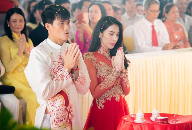 Thủy Tiên - Công Vinh thề nguyền yêu thương ở lễ hằng thuận