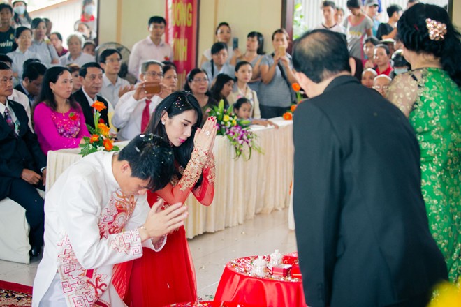 Thủy Tiên - Công Vinh thề nguyền yêu thương ở lễ hằng thuận