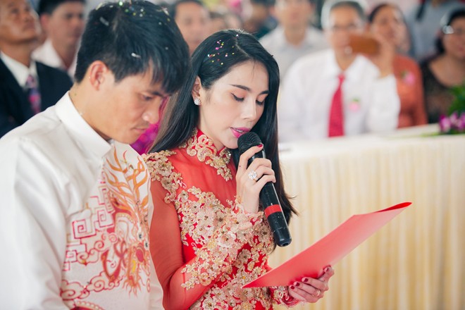 Thủy Tiên - Công Vinh thề nguyền yêu thương ở lễ hằng thuận