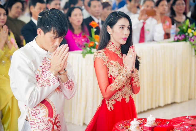 Thủy Tiên - Công Vinh thề nguyền yêu thương ở lễ hằng thuận