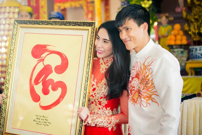 Thủy Tiên - Công Vinh thề nguyền yêu thương ở lễ hằng thuận