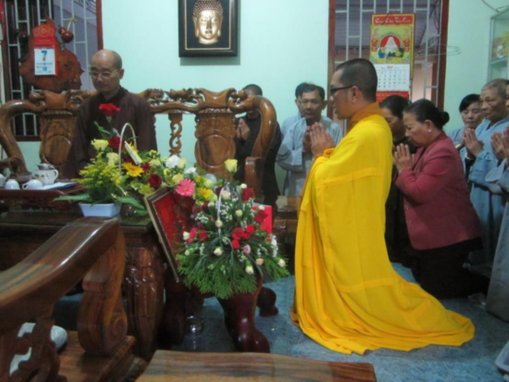 Đảnh lễ Hòa thượng ân sư nhân ngày Nhà giáo Việt Nam