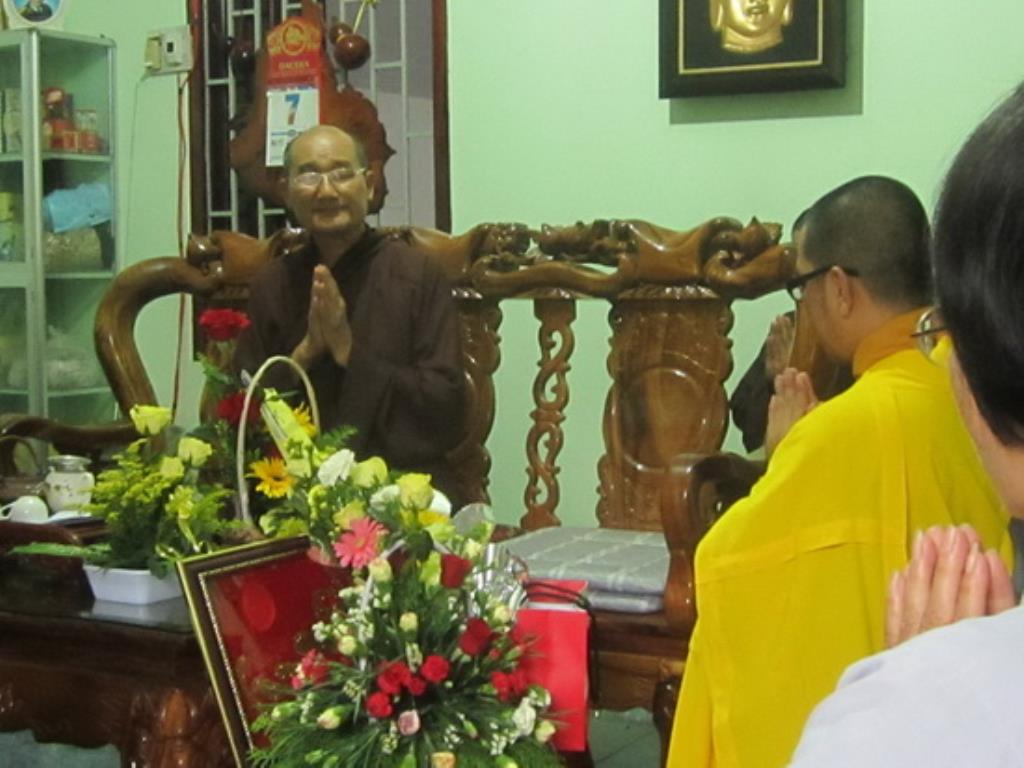 Đảnh lễ Hòa thượng ân sư nhân ngày Nhà giáo Việt Nam