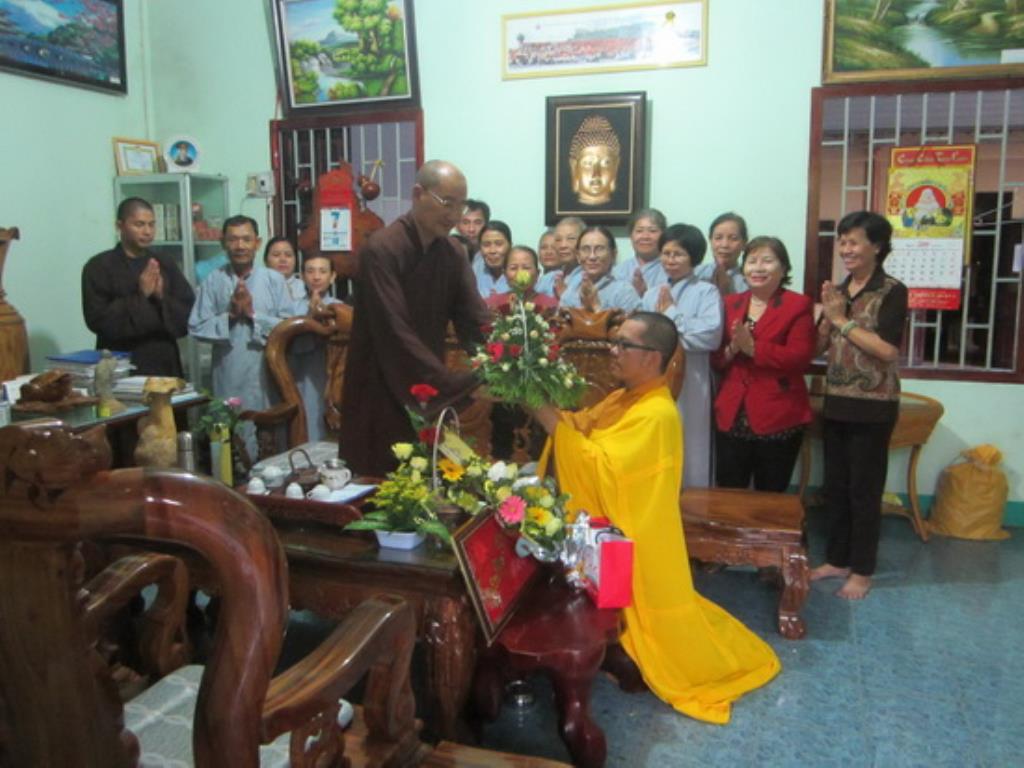 Đảnh lễ Hòa thượng ân sư nhân ngày Nhà giáo Việt Nam