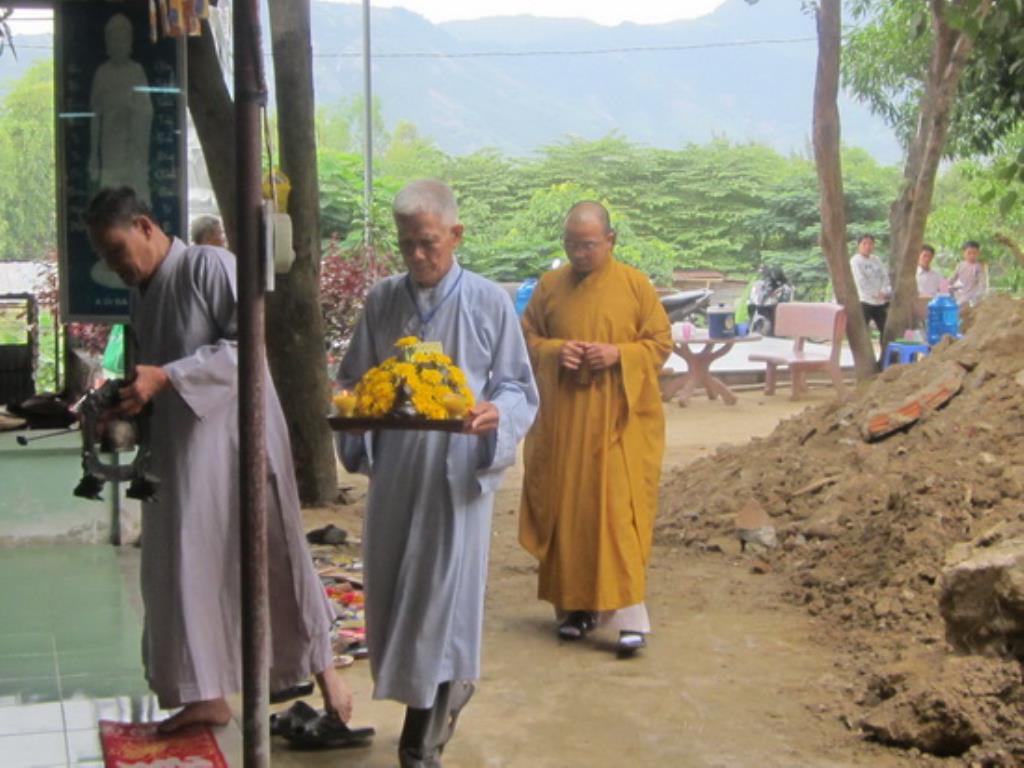 Từ bi niệm Phật thương cả mọi loài