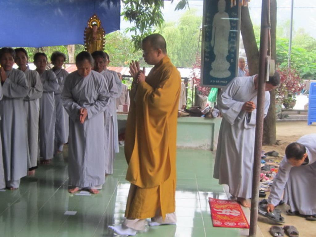 Từ bi niệm Phật thương cả mọi loài