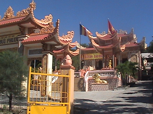 Thăm chùa Bửu Phước trên đồi Núi Sạn