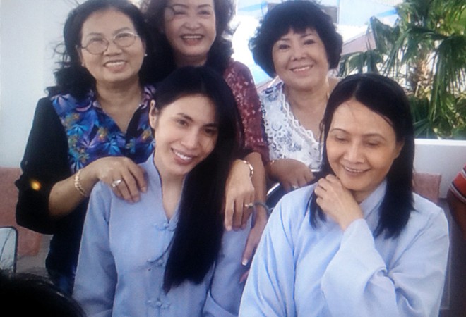 Thủy Tiên - Công Vinh đọc kinh cầu hạnh phúc