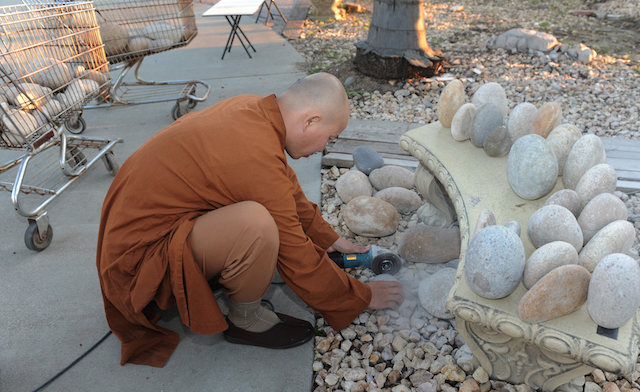 Thiền viện Vô Ưu, California, Hoa Kỳ -  điểm đến đầu năm 2015 của hai nhà thư pháp  Thích Giác Thiện, Thích Nhuận Pháp.