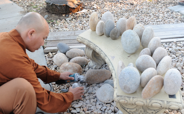 Thiền viện Vô Ưu, California, Hoa Kỳ -  điểm đến đầu năm 2015 của hai nhà thư pháp  Thích Giác Thiện, Thích Nhuận Pháp.