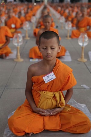 Thái Lan: Hình ảnh Lễ Truyền trao Giới pháp tại Tu viện Wat Phra Dhammakaya