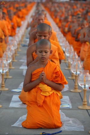 Thái Lan: Hình ảnh Lễ Truyền trao Giới pháp tại Tu viện Wat Phra Dhammakaya
