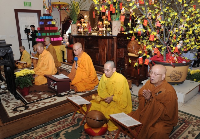 Hoa Kỳ: Lễ Phật đầu năm Ất Mùi 2015 tại chùa Phổ Từ