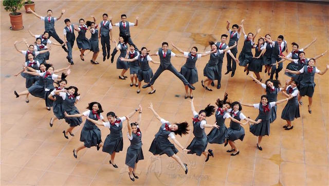 Philippine Đại học Quang Minh như ánh đuốc soi đường Thanh niên thất học  光明大學如燈炬點燃菲國失學青年希望