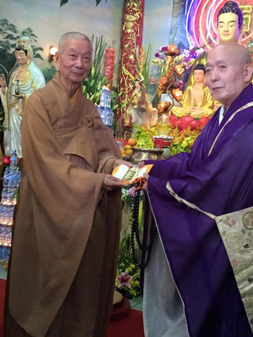 HT Yoshimizu Daichi cúng dường 01 kg vàng xây dựng VN Quốc Tự