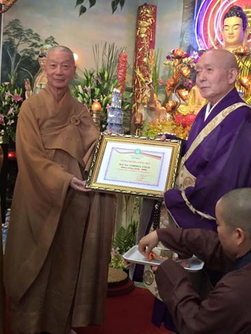 HT Yoshimizu Daichi cúng dường 01 kg vàng xây dựng VN Quốc Tự