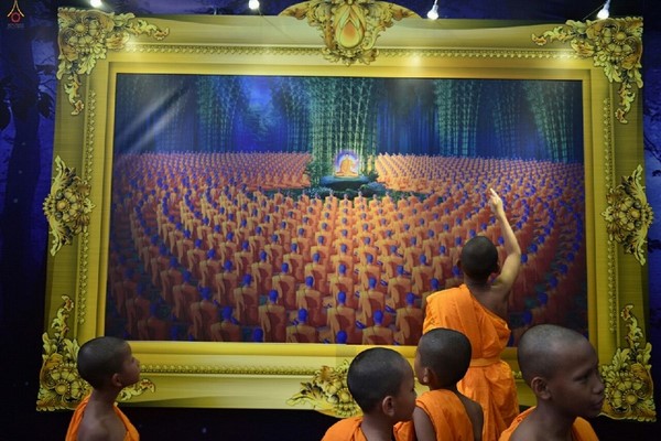 Thái Lan: Hình ảnh Lễ Truyền trao Giới pháp tại Tu viện Wat Phra Dhammakaya