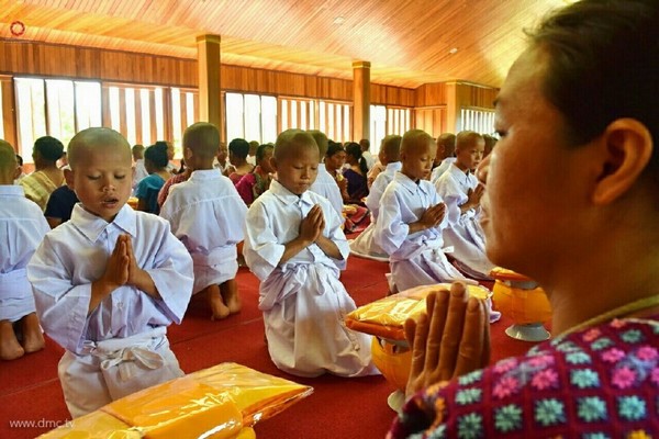 Thái Lan: Chùm ảnh xuất gia gieo duyên