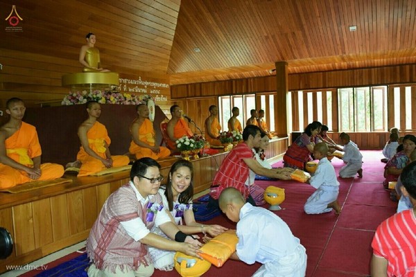 Thái Lan: Chùm ảnh xuất gia gieo duyên