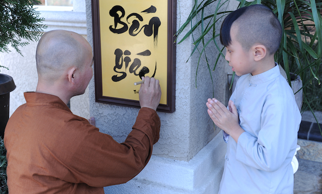 Thiền viện Vô Ưu, California, Hoa Kỳ -  điểm đến đầu năm 2015 của hai nhà thư pháp  Thích Giác Thiện, Thích Nhuận Pháp.