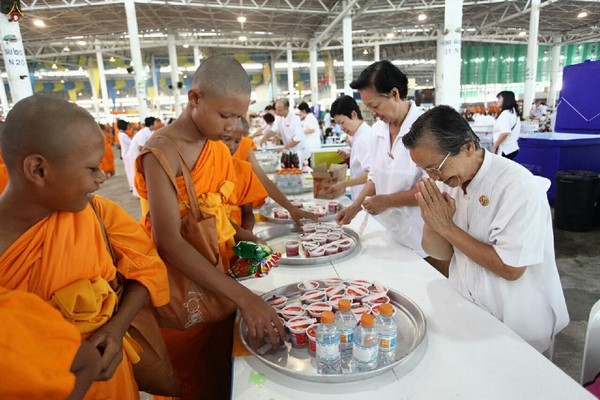 Thái Lan: Hình ảnh Lễ Truyền trao Giới pháp tại Tu viện Wat Phra Dhammakaya