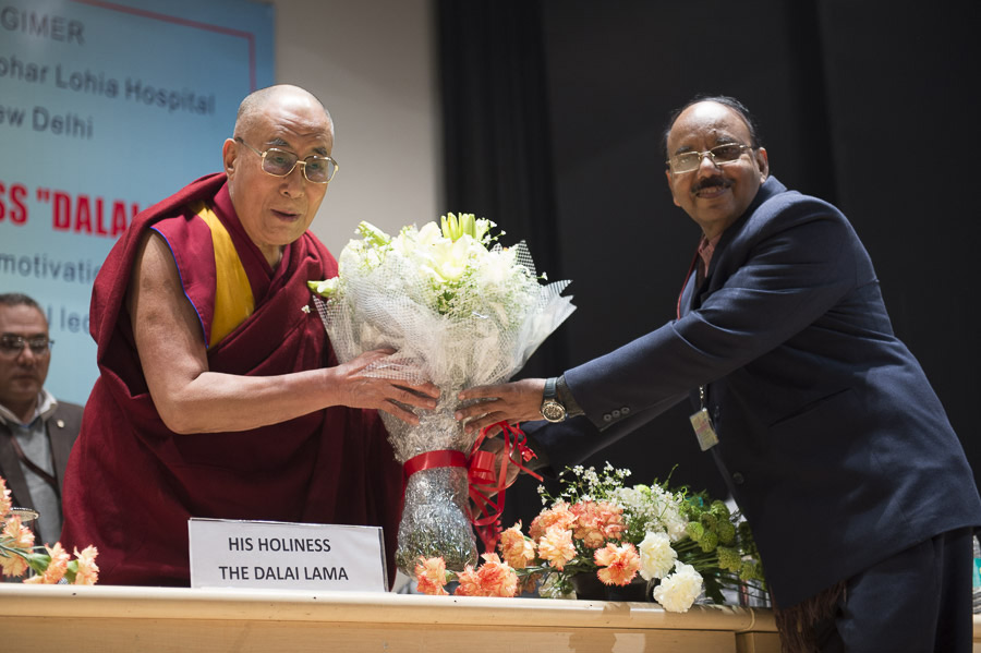 Ấn Độ: Đức Đạt Lai Lạt Ma chia sẻ pháp thoại tại Bệnh viện Ram Manohar Lohia New Delhi