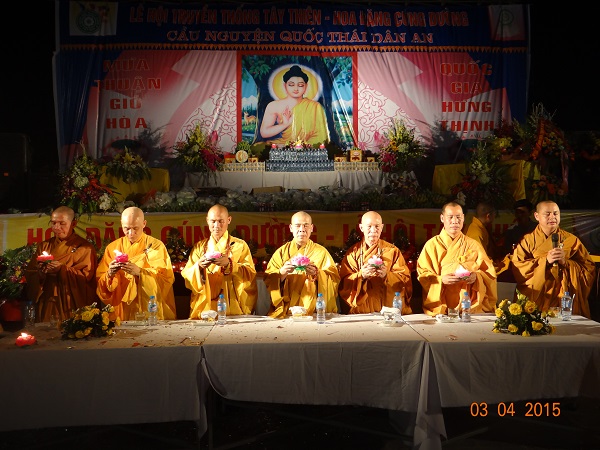 Vĩnh Phúc: Lung Linh Lễ Hôi Hoa Đăng Tây Thiên 2015