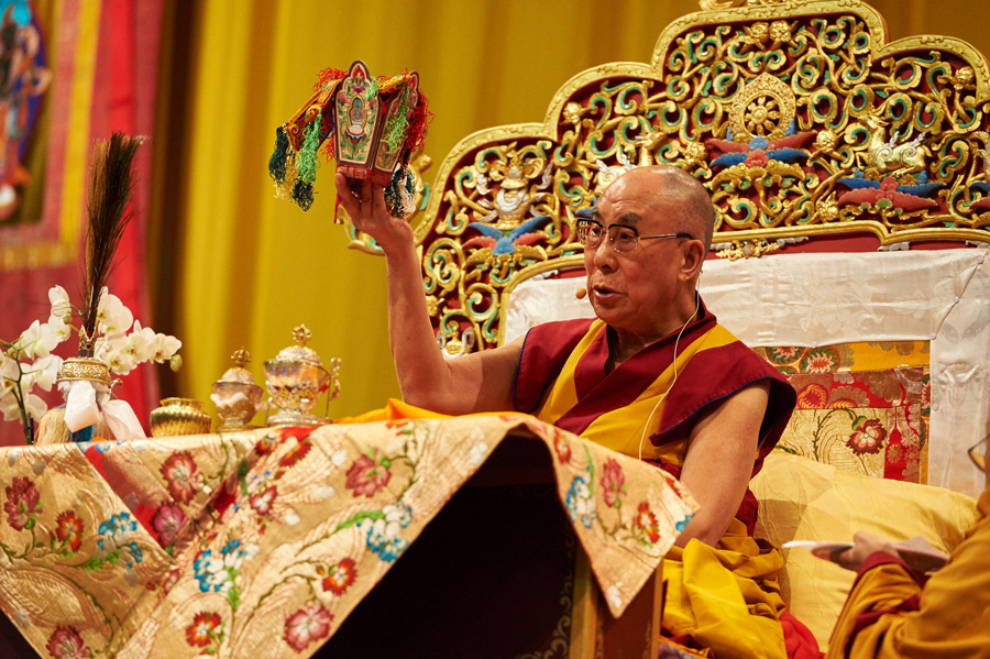 Thụy Sĩ: Chùm ảnh đức Đạt Lai Lạt Ma truyền Quán đỉnh nămg lượng Quán Thế Âm Bồ tát tại bang Basel