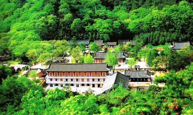 Hàn Quốc: Đông Quốc đệ nhất Già lam Huỳnh Hạt Sơn môn Trực Chỉ Tự  (동국제일가람-東國第一伽藍)