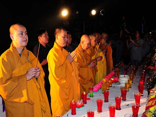 Vĩnh Phúc: Lung Linh Lễ Hôi Hoa Đăng Tây Thiên 2015