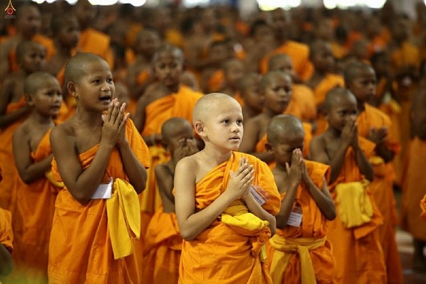 Thái Lan: Hình ảnh Lễ Truyền trao Giới pháp tại Tu viện Wat Phra Dhammakaya