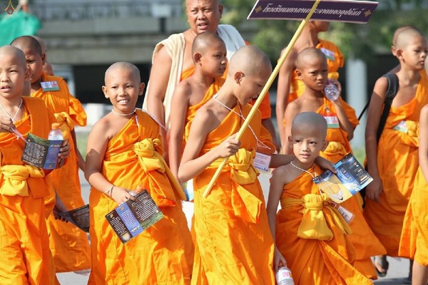 Thái Lan: Hình ảnh Lễ Truyền trao Giới pháp tại Tu viện Wat Phra Dhammakaya