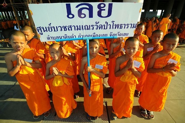 Thái Lan: Hình ảnh Lễ Truyền trao Giới pháp tại Tu viện Wat Phra Dhammakaya