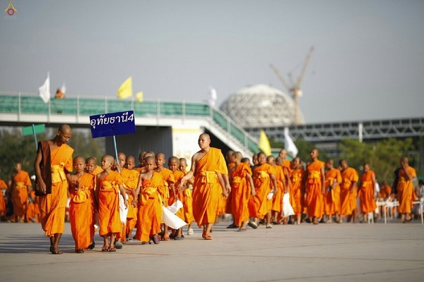 Thái Lan: Hình ảnh Lễ Truyền trao Giới pháp tại Tu viện Wat Phra Dhammakaya