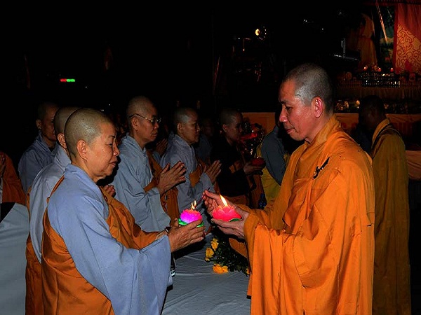 Vĩnh Phúc: Lung Linh Lễ Hôi Hoa Đăng Tây Thiên 2015