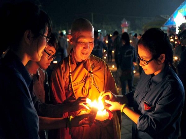 Vĩnh Phúc: Lung Linh Lễ Hôi Hoa Đăng Tây Thiên 2015