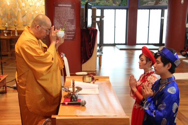 Hàn Quốc: Chùm ảnh đám cưới truyền thống Việt tại Trung tâm Quốc tế Thiền viện