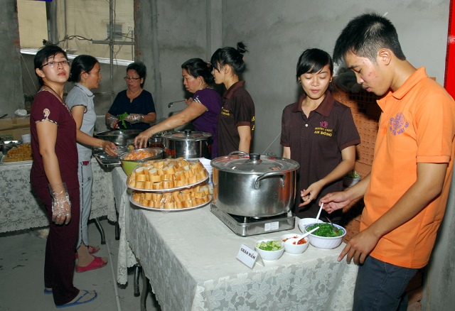 Chùa Giác Ngộ tổ chức tiệc chay gây quỹ xây dựng giai đoạn 3