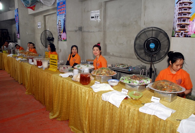 Chùa Giác Ngộ tổ chức tiệc chay gây quỹ xây dựng giai đoạn 3
