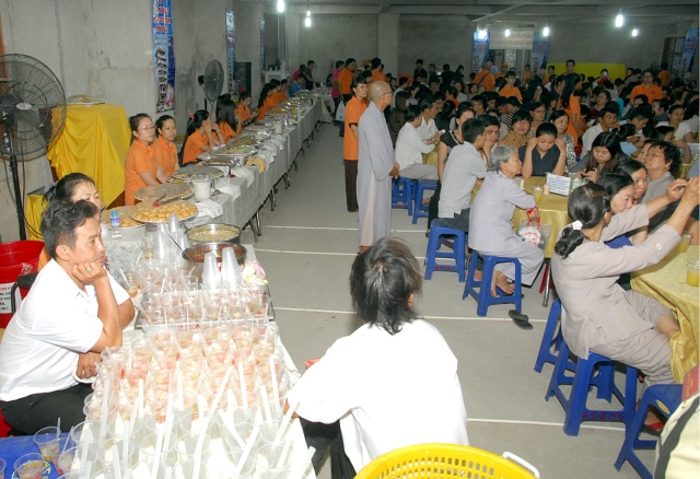 Chùa Giác Ngộ tổ chức tiệc chay gây quỹ xây dựng giai đoạn 3
