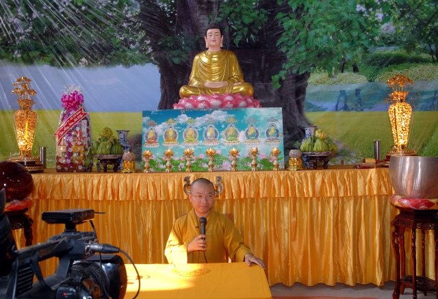 Quỹ Đạo Phật Ngày Nay: Trao tặng quà Tết yêu thương lần thứ 4 tại Chùa Giác Ngộ