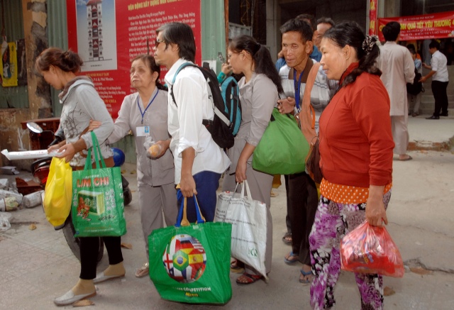 Quỹ Đạo Phật Ngày Nay: Trao tặng quà Tết yêu thương lần thứ 4 tại Chùa Giác Ngộ