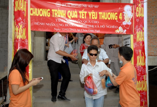 Quỹ Đạo Phật Ngày Nay: Trao tặng quà Tết yêu thương lần thứ 4 tại Chùa Giác Ngộ