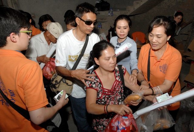 Quỹ Đạo Phật Ngày Nay: Trao tặng quà Tết yêu thương lần thứ 4 tại Chùa Giác Ngộ