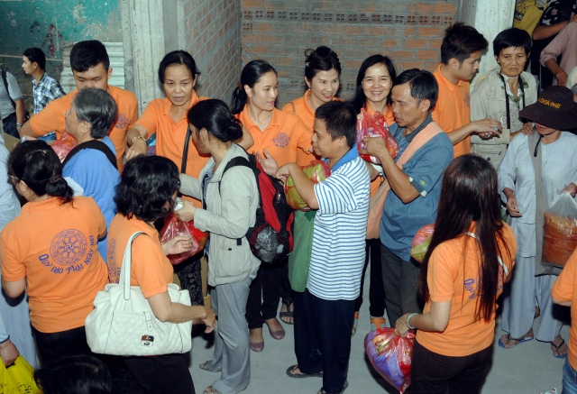 Quỹ Đạo Phật Ngày Nay: Trao tặng quà Tết yêu thương lần thứ 4 tại Chùa Giác Ngộ