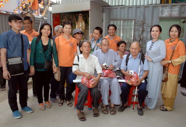 Quỹ Đạo Phật Ngày Nay: Trao tặng quà Tết yêu thương lần thứ 4 tại Chùa Giác Ngộ